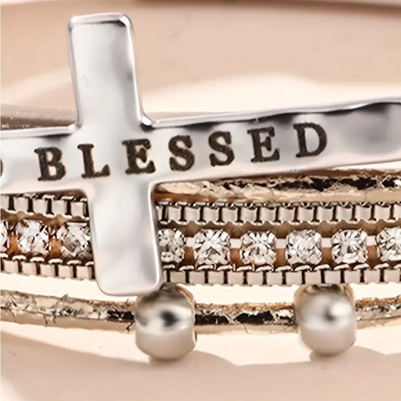 Chic faux leather bracelet with rhinestone sparkles - Picture 5 of 6